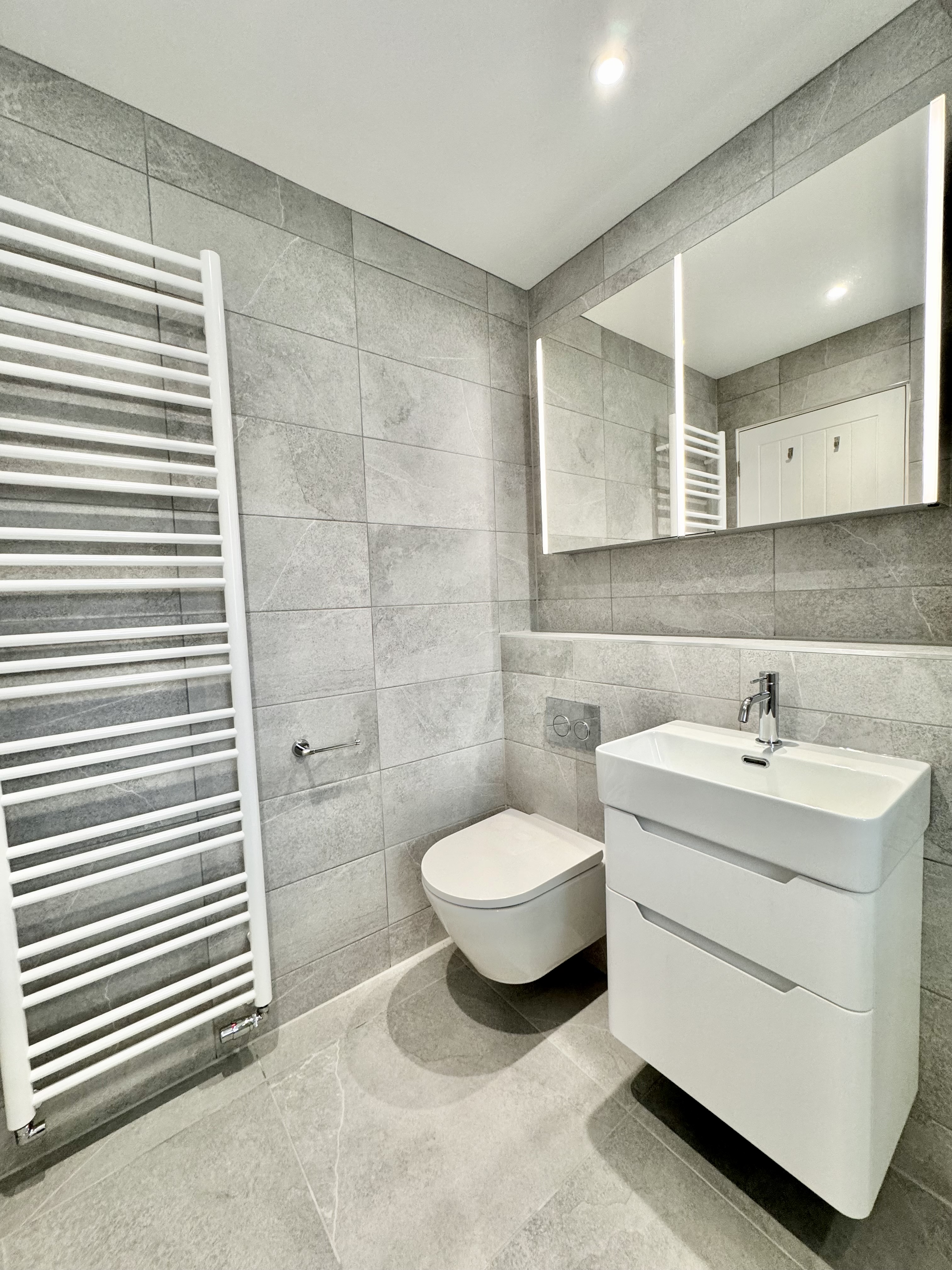 Bathroom renovation Aylesbury - Photo 5