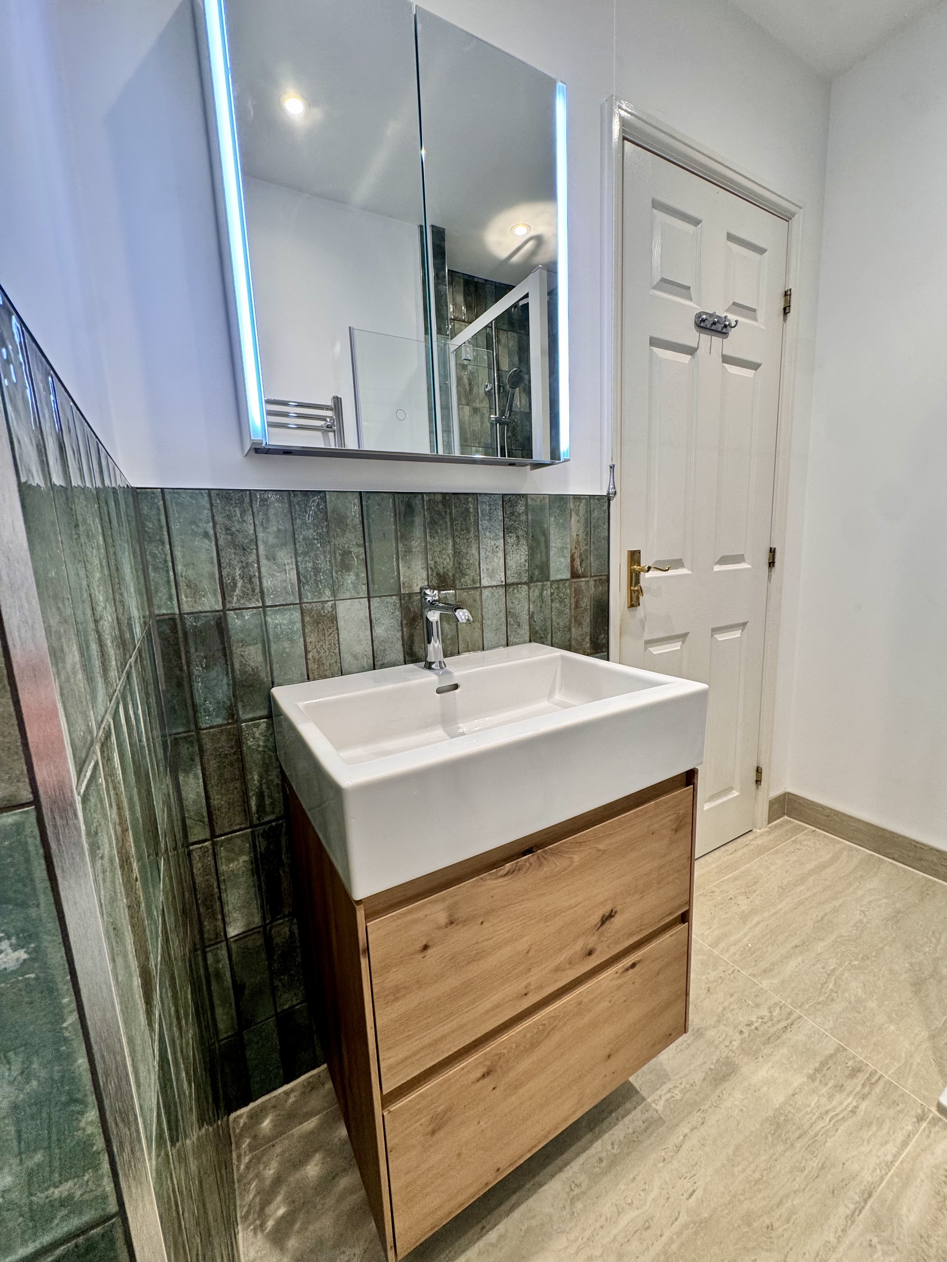 Bathroom renovation Aylesbury - Photo 7